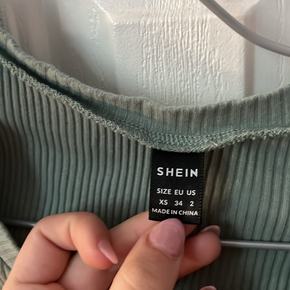SHEIN crop top - Picture 2 of 2